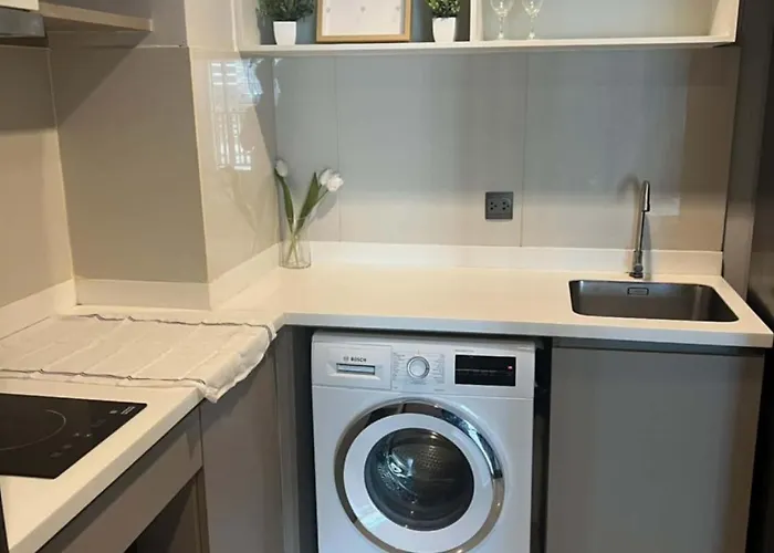 2 Bed 2 Bath Steps To Bts&mrt *